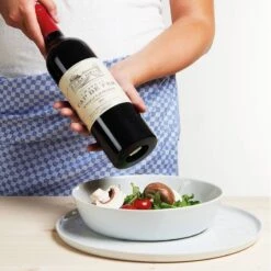 Moulin à Poivre WINE 12 Moulin à Poivre WINE -Butlers Verkaufsgeschäft 1000337013 230905 021 MOOD DETAILS P000000001000337013 mood