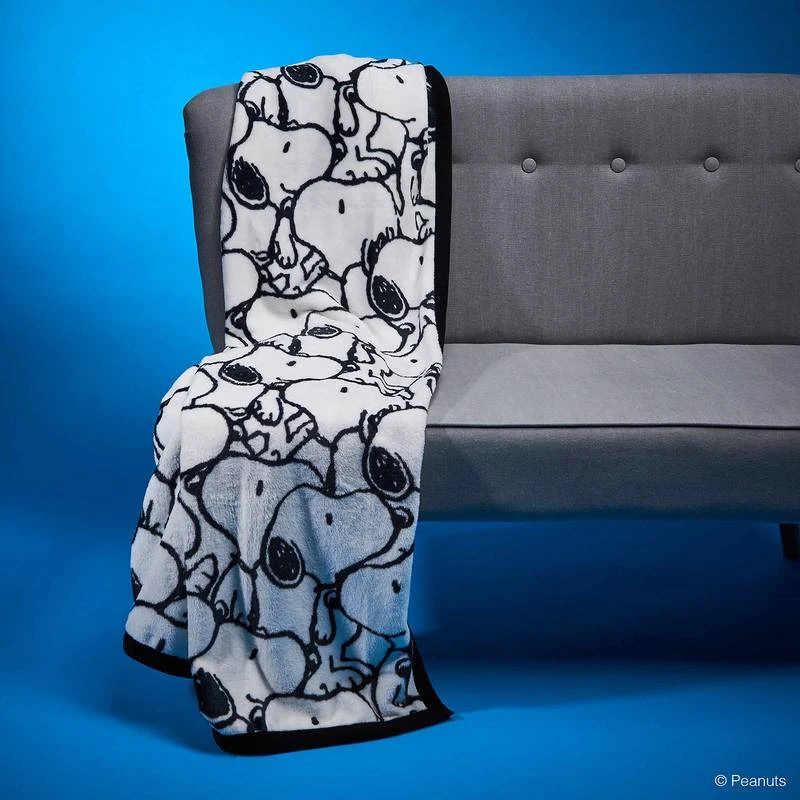 Plaid PEANUTS Snoopy Allover 5 Plaid PEANUTS Snoopy Allover – Image 3